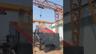 Prueba de fábrica de criba vibratoria de tres capas en funcionamiento. Criba vibratoria de tres capas modelo 2160