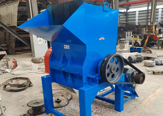 Máquina de trituración de botellas de plástico para el tratamiento de residuos de plástico