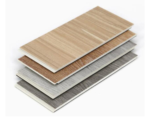 Fácil limpieza y mantenimiento de pisos de SPC/PVC para decoración interior