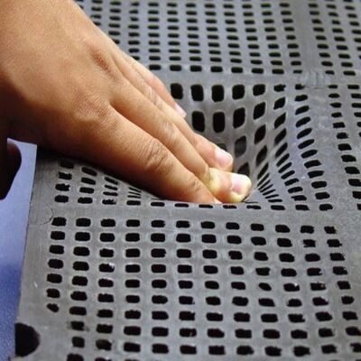 Panel de cribado de caucho de alta resistencia al desgaste de 60*12 mm con marco de acero para aplicaciones mineras antibloqueo