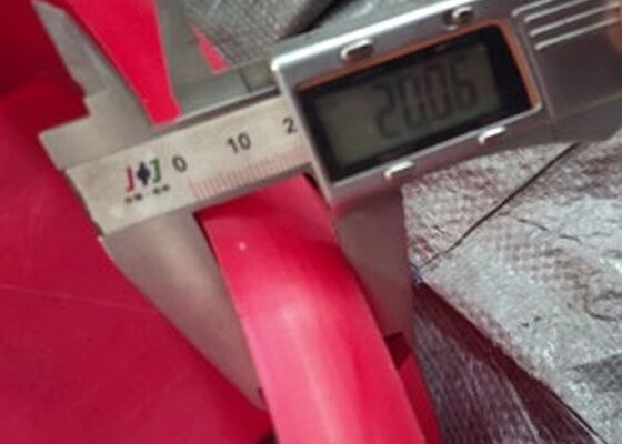 Protección de la cinta transportadora de uretano con banda de corte de alta elasticidad