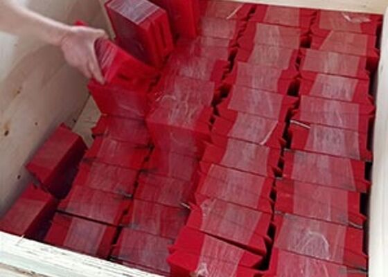 Cinturón transportador de poliuretano raspador de cinta cuchilla roja Parte de desgaste resistente al impacto de la minería