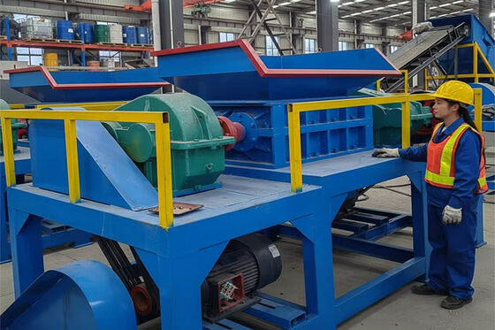 4200 kg de trabajo pesado trituradora de doble eje para uso en fábricas