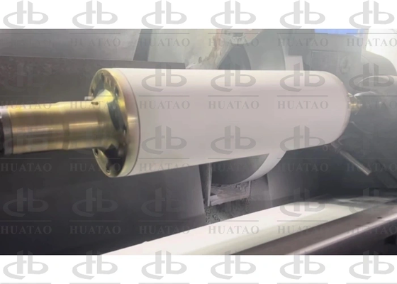 Rodillo anti sólido del calentamiento por inducción en blanco de la distorsión para el calendario de la fibra y la deshidratación del papel