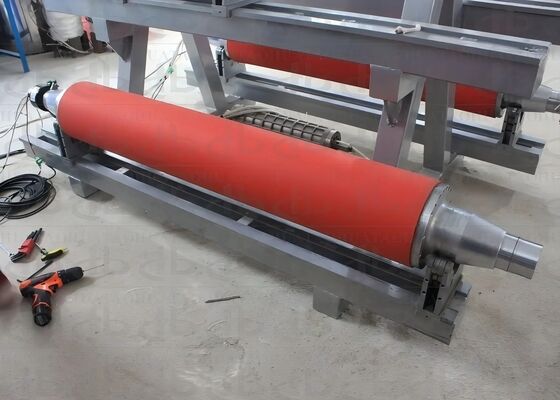 Rodillo de calentamiento por inducción de construcción con eficiencia de calentamiento duplicada para calandrado a prueba de láser y película estirable